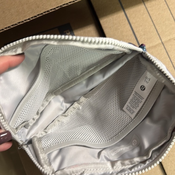 Lululemon Everywhere Belt bag - Picture 2 of 2